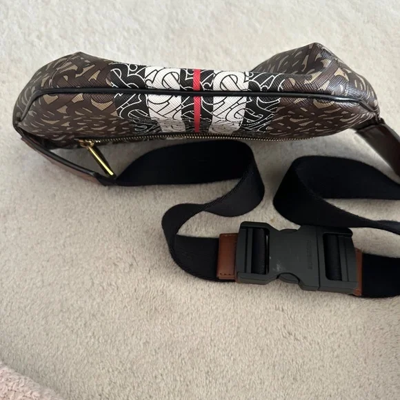 Burberry Bum Bag - Picture 4 of 4